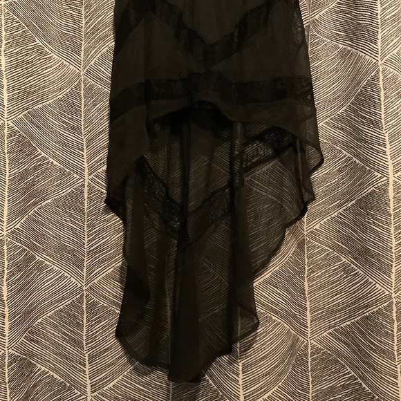 Simple elegance- high low semi transparent lacy black skirt - Picture 5 of 8